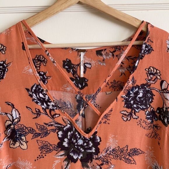 Free People Criss Cross Floral Tunic High/Low Hemline Blouse Size XS - Picture 2 of 11